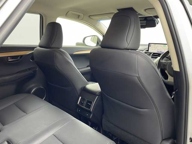 レクサス ＮＸ 300 バージョンL 香川県 2018(平30)年 5.5万km ソニッククォーツ ・LEXUSsafety/・衝突軽減ブレーキ/・レーンキープしスト/・レーダークルーズコントロール/・オートマチックハイビーム/・純正ナビ＆フルセグ＆BT＆DVD＆ブルーレイ＆USB/・バックカメラ/・モデリスタエアロ/・パワーバックドア/・前席シートヒーター/・前席シートクーラー/・黒革シート/・前席パワーシート/・ビルトインETC/・ドライブレコーダー/・スマートキー/・スペアキー/・カードキー/・nanoe/・プッシュスタート/・純正18インチアルミホイール/・AC100V/・ステアリングヒーター