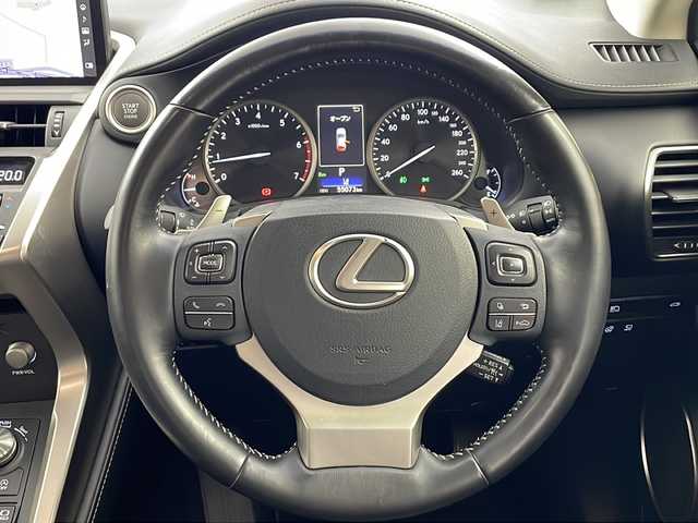 レクサス ＮＸ 300 バージョンL 香川県 2018(平30)年 5.5万km ソニッククォーツ ・LEXUSsafety/・衝突軽減ブレーキ/・レーンキープしスト/・レーダークルーズコントロール/・オートマチックハイビーム/・純正ナビ＆フルセグ＆BT＆DVD＆ブルーレイ＆USB/・バックカメラ/・モデリスタエアロ/・パワーバックドア/・前席シートヒーター/・前席シートクーラー/・黒革シート/・前席パワーシート/・ビルトインETC/・ドライブレコーダー/・スマートキー/・スペアキー/・カードキー/・nanoe/・プッシュスタート/・純正18インチアルミホイール/・AC100V/・ステアリングヒーター