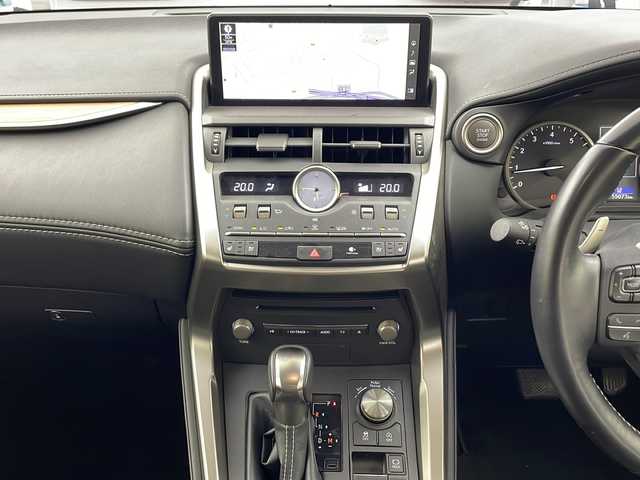レクサス ＮＸ 300 バージョンL 香川県 2018(平30)年 5.5万km ソニッククォーツ ・LEXUSsafety/・衝突軽減ブレーキ/・レーンキープしスト/・レーダークルーズコントロール/・オートマチックハイビーム/・純正ナビ＆フルセグ＆BT＆DVD＆ブルーレイ＆USB/・バックカメラ/・モデリスタエアロ/・パワーバックドア/・前席シートヒーター/・前席シートクーラー/・黒革シート/・前席パワーシート/・ビルトインETC/・ドライブレコーダー/・スマートキー/・スペアキー/・カードキー/・nanoe/・プッシュスタート/・純正18インチアルミホイール/・AC100V/・ステアリングヒーター