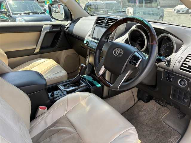 トヨタ ランドクルーザー プラド TX 熊本県 2010(平22)年 7.8万km ホワイトパールクリスタルシャイン 4WD/純正HDDナビ（NHZN-W60G)/【フルセグTV/CD/DVD/Bluetooth】/バックカメラ/革調シートカバー/ドライブレコーダー/オートライト/カーテンエアバック/横滑り防止装置/純正フロアマット/保証書/取扱説明書