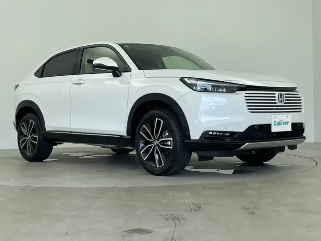 ホンダ ヴェゼル ハイブリッド e:HEV Z 鹿児島県 2025(令7)年 0.1千km パール 登録済未使用車/HondaSENSING/・衝突軽減ブレーキ/・誤発信抑制機能/・車線維持支援システム/・先行車発進お知らせ機能/・路外逸脱抑制機能/・トラフィックジャムアシスト/・渋滞追従機能付きアダプティブクルーズコントロール/・ブラインドスポットインフォメーション/純正ディスプレイオーディオ/(BT/Applecarplay/Androidauto/AM/FM/フルセグTV)/パドルシフト/純正ビルトインETC2.0/チップアップシート/ハーフレザーシート/前席シートヒーター/パワーバックドア/純正18インチアルミホイール/前後コーナーセンサー/オートマチックハイビーム/純正LEDヘッドライト