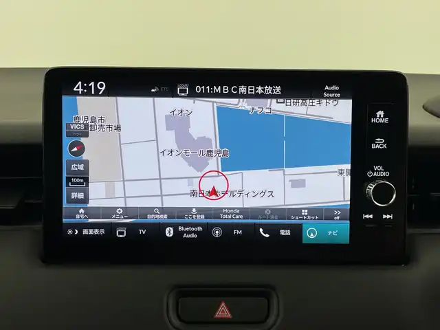 ホンダ ヴェゼル ハイブリッド e:HEV Z 鹿児島県 2025(令7)年 0.1千km パール 登録済未使用車/HondaSENSING/・衝突軽減ブレーキ/・誤発信抑制機能/・車線維持支援システム/・先行車発進お知らせ機能/・路外逸脱抑制機能/・トラフィックジャムアシスト/・渋滞追従機能付きアダプティブクルーズコントロール/・ブラインドスポットインフォメーション/純正ディスプレイオーディオ/(BT/Applecarplay/Androidauto/AM/FM/フルセグTV)/パドルシフト/純正ビルトインETC2.0/チップアップシート/ハーフレザーシート/前席シートヒーター/パワーバックドア/純正18インチアルミホイール/前後コーナーセンサー/オートマチックハイビーム/純正LEDヘッドライト