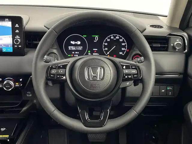 ホンダ ヴェゼル ハイブリッド e:HEV Z 鹿児島県 2025(令7)年 0.1千km パール 登録済未使用車/HondaSENSING/・衝突軽減ブレーキ/・誤発信抑制機能/・車線維持支援システム/・先行車発進お知らせ機能/・路外逸脱抑制機能/・トラフィックジャムアシスト/・渋滞追従機能付きアダプティブクルーズコントロール/・ブラインドスポットインフォメーション/純正ディスプレイオーディオ/(BT/Applecarplay/Androidauto/AM/FM/フルセグTV)/パドルシフト/純正ビルトインETC2.0/チップアップシート/ハーフレザーシート/前席シートヒーター/パワーバックドア/純正18インチアルミホイール/前後コーナーセンサー/オートマチックハイビーム/純正LEDヘッドライト