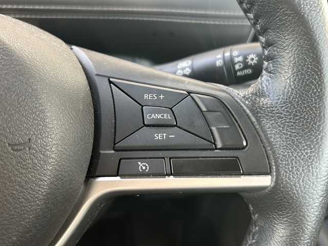日産 セレナ ハイウェイスター Vセレクション 静岡県 2017(平29)年 8.3万km ダイヤモンドブラック 衝突軽減ブレーキ/純正ナビ/・TV/CD/DVD/Bluetooth/ラジオ/主要装備/・全方位カメラ/・後席モニター/・両側パワースライドドア/・ＥＴＣ　/・アイドリングストップ/・クルーズコントロール/・ステアリングスイッチ/・パーキングアシスト/・ＬＥＤヘッドライト