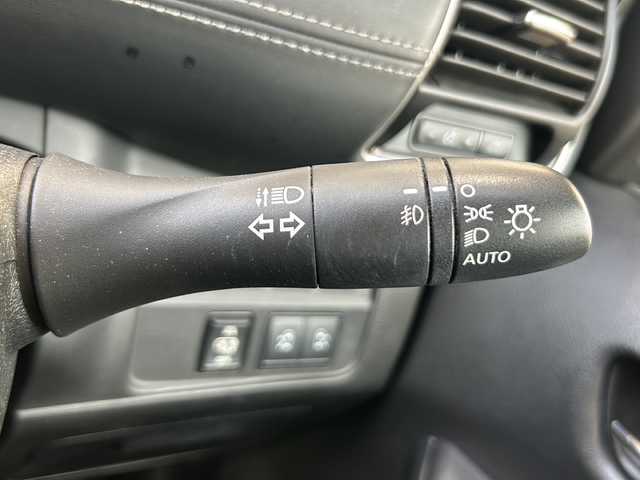 日産 セレナ ハイウェイスター Vセレクション 静岡県 2017(平29)年 8.3万km ダイヤモンドブラック 衝突軽減ブレーキ/純正ナビ/・TV/CD/DVD/Bluetooth/ラジオ/主要装備/・全方位カメラ/・後席モニター/・両側パワースライドドア/・ＥＴＣ　/・アイドリングストップ/・クルーズコントロール/・ステアリングスイッチ/・パーキングアシスト/・ＬＥＤヘッドライト