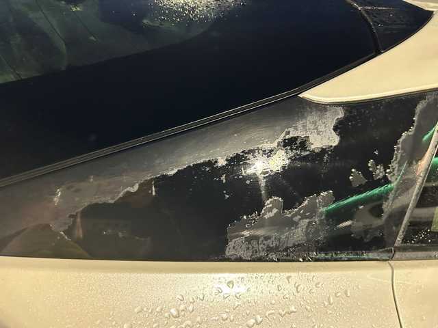 トヨタ プリウス Sセーフティプラス 長野県 2018(平30)年 7.8万km ホワイトパールクリスタルシャイン 4WD/社外SDナビ/Bluetooth／CD/DVD／フルセグTV/バックカメラ/ETC/前方ドラレコ/横滑り防止装置/衝突軽減システム/レーンキープアシスト/盗難防止装置/前後コーナーセンサー/クルーズコントロール/社外15インチ冬タイヤ装着/純正夏タイヤ4本AW付積み込み/純正フロアマット/ドアバイザー/純正エンジンスターター/LEDヘッドライト/スマートキー