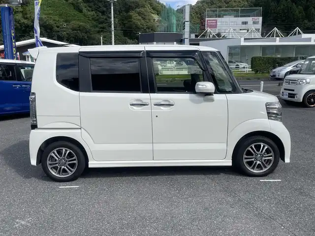 ホンダ Ｎ ＢＯＸ カスタム G Lパッケージ 山形県 2015(平27)年 9.6万km プレミアムホワイトパールⅡ (株)IDOMが運営する【じしゃロン山形店】の自社ローン専用車両になります。/こちらは現金またはオートローンご利用時の価格です。/自社ローンご希望の方は別途その旨お申付け下さい。/Gathersナビ/【ワンセグ/CD/FM/AM/Bluetooth】/片側パワースライドドア/バックカメラ/ステアリングスイッチ/AUTOミラー/ウィンカーミラー/フォグランプ/後席サンシェード/背面テーブル/スマートキー/プッシュスタート/ディスチャージヘッドライト