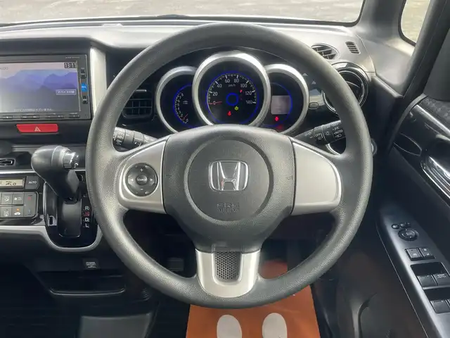 ホンダ Ｎ ＢＯＸ カスタム G Lパッケージ 山形県 2015(平27)年 9.6万km プレミアムホワイトパールⅡ (株)IDOMが運営する【じしゃロン山形店】の自社ローン専用車両になります。/こちらは現金またはオートローンご利用時の価格です。/自社ローンご希望の方は別途その旨お申付け下さい。/Gathersナビ/【ワンセグ/CD/FM/AM/Bluetooth】/片側パワースライドドア/バックカメラ/ステアリングスイッチ/AUTOミラー/ウィンカーミラー/フォグランプ/後席サンシェード/背面テーブル/スマートキー/プッシュスタート/ディスチャージヘッドライト
