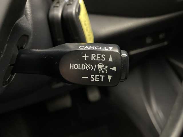 トヨタ Ｃ－ＨＲ G 愛知県 2017(平29)年 6.9万km センシュアルレッドマイカ 禁煙車/純正7インチナビ/（CD/DVD/Bluetooth/フルセグTV/SD)/バックカメラ/トヨタセーフティセンス/・プリクラッシュセーフティ/・レーンディパーチャーアラート/・オートマチックハイビーム/・レーダークルーズコントロール/・ブラインドスポットモニター/・ふらつき警報機能/ETC/ハーフレザーシート/シートヒーター/純正18インチアルミホイール/スマートキー/スペアキー1本/プッシュスタート/LEDヘッドライト/フロントフォグランプ/オートライト/純正フロアマット/横滑り防止装置/電動格納ミラー/ステアリングスイッチ/ドアバイザー