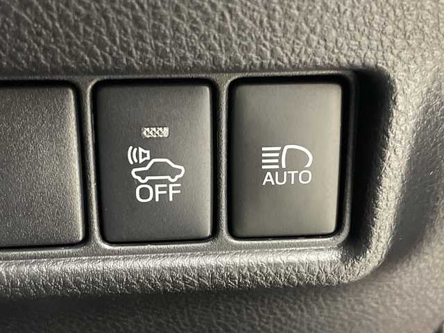 トヨタ Ｃ－ＨＲ G 愛知県 2017(平29)年 6.9万km センシュアルレッドマイカ 禁煙車/純正7インチナビ/（CD/DVD/Bluetooth/フルセグTV/SD)/バックカメラ/トヨタセーフティセンス/・プリクラッシュセーフティ/・レーンディパーチャーアラート/・オートマチックハイビーム/・レーダークルーズコントロール/・ブラインドスポットモニター/・ふらつき警報機能/ETC/ハーフレザーシート/シートヒーター/純正18インチアルミホイール/スマートキー/スペアキー1本/プッシュスタート/LEDヘッドライト/フロントフォグランプ/オートライト/純正フロアマット/横滑り防止装置/電動格納ミラー/ステアリングスイッチ/ドアバイザー