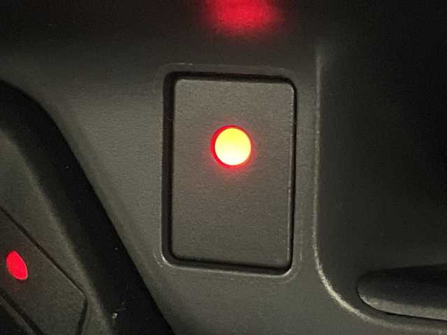 トヨタ Ｃ－ＨＲ G 愛知県 2017(平29)年 6.9万km センシュアルレッドマイカ 禁煙車/純正7インチナビ/（CD/DVD/Bluetooth/フルセグTV/SD)/バックカメラ/トヨタセーフティセンス/・プリクラッシュセーフティ/・レーンディパーチャーアラート/・オートマチックハイビーム/・レーダークルーズコントロール/・ブラインドスポットモニター/・ふらつき警報機能/ETC/ハーフレザーシート/シートヒーター/純正18インチアルミホイール/スマートキー/スペアキー1本/プッシュスタート/LEDヘッドライト/フロントフォグランプ/オートライト/純正フロアマット/横滑り防止装置/電動格納ミラー/ステアリングスイッチ/ドアバイザー