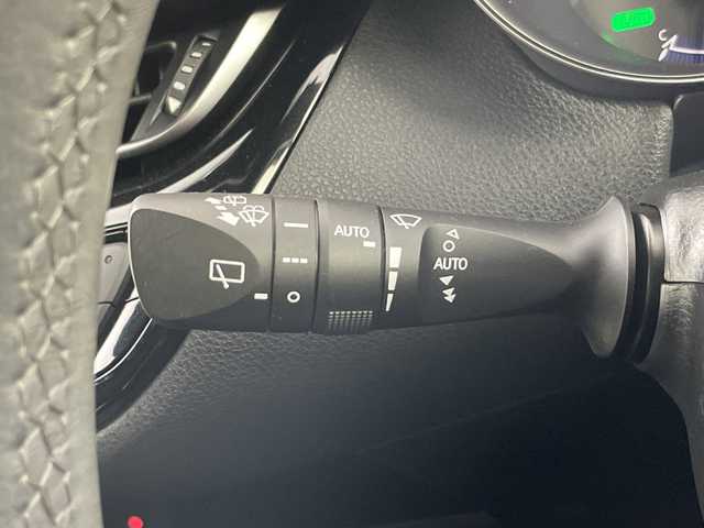 トヨタ Ｃ－ＨＲ G 愛知県 2017(平29)年 6.9万km センシュアルレッドマイカ 禁煙車/純正7インチナビ/（CD/DVD/Bluetooth/フルセグTV/SD)/バックカメラ/トヨタセーフティセンス/・プリクラッシュセーフティ/・レーンディパーチャーアラート/・オートマチックハイビーム/・レーダークルーズコントロール/・ブラインドスポットモニター/・ふらつき警報機能/ETC/ハーフレザーシート/シートヒーター/純正18インチアルミホイール/スマートキー/スペアキー1本/プッシュスタート/LEDヘッドライト/フロントフォグランプ/オートライト/純正フロアマット/横滑り防止装置/電動格納ミラー/ステアリングスイッチ/ドアバイザー