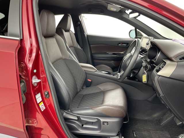 トヨタ Ｃ－ＨＲ G 愛知県 2017(平29)年 6.9万km センシュアルレッドマイカ 禁煙車/純正7インチナビ/（CD/DVD/Bluetooth/フルセグTV/SD)/バックカメラ/トヨタセーフティセンス/・プリクラッシュセーフティ/・レーンディパーチャーアラート/・オートマチックハイビーム/・レーダークルーズコントロール/・ブラインドスポットモニター/・ふらつき警報機能/ETC/ハーフレザーシート/シートヒーター/純正18インチアルミホイール/スマートキー/スペアキー1本/プッシュスタート/LEDヘッドライト/フロントフォグランプ/オートライト/純正フロアマット/横滑り防止装置/電動格納ミラー/ステアリングスイッチ/ドアバイザー