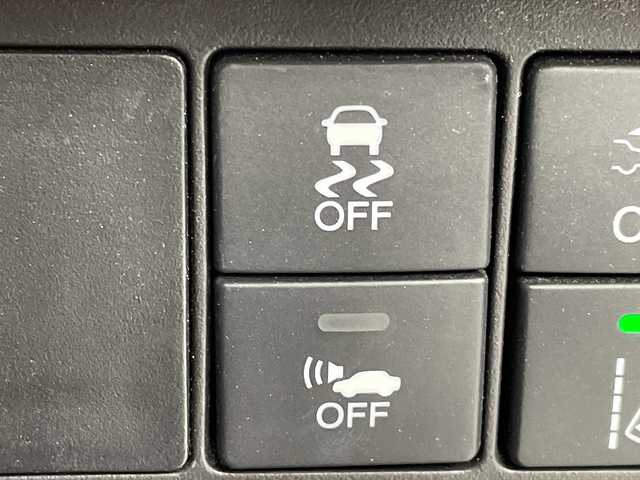 ホンダ オデッセイ ハイブリッド アブソルートセンシングEXパック 岐阜県 2016(平28)年 5.2万km ホワイトオーキッドパール 純正フリップダウンモニター/純正SDナビ/CD/DVD/SD/フルセグ/バックカメラ/ドライブレコーダー/ETC/ホンダセンシング/・衝突軽減ブレーキ/・車線維持支援システム/・アダプティブクルーズコントロール/ブラインドスポットモニター/両側パワースライドドア/オットマン/革巻きステアリング/ステアリングリモコン/LEDオートライト/純正フロアマット/ドアバイザー/プッシュスタート/純正17インチAW/スマートキー