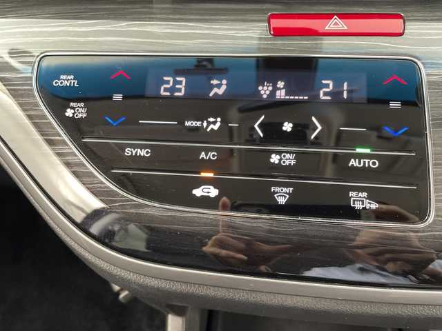 ホンダ オデッセイ ハイブリッド アブソルートセンシングEXパック 岐阜県 2016(平28)年 5.2万km ホワイトオーキッドパール 純正フリップダウンモニター/純正SDナビ/CD/DVD/SD/フルセグ/バックカメラ/ドライブレコーダー/ETC/ホンダセンシング/・衝突軽減ブレーキ/・車線維持支援システム/・アダプティブクルーズコントロール/ブラインドスポットモニター/両側パワースライドドア/オットマン/革巻きステアリング/ステアリングリモコン/LEDオートライト/純正フロアマット/ドアバイザー/プッシュスタート/純正17インチAW/スマートキー