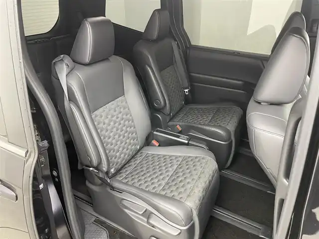 トヨタ ヴォクシー S－Z 埼玉県 2022(令4)年 1.1万km スパークリングブラックパールクリスタルシャイン 純正１０．５インチナビ　パノラミックビューモニター　ＢＳＭ　ＤＶＤ再生　ユニバーサルステップ　ビルトインＥＴＣ２．０　セーフティセンス　レーダークルーズコントロール　シートヒーター　ＬＥＤライト　ＴＶ