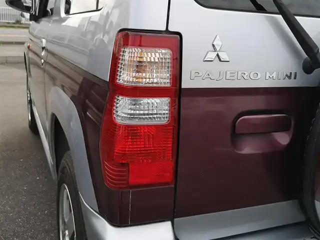 三菱 パジェロ ミニ エクシード 茨城県 2010(平22)年 5万km クールシルバーM/ラズベリーレッドP 純正チューナー/【ラジオ・CD・USB・AUX】/ルーフレール/ETC/４WD/ハロゲンライト/Fフォグ/ヘッドライトレベライザー/電格ミラー/純正フロアマット/純正アルミホイール/ドアバイザー/背面タイヤ