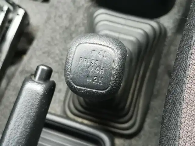 三菱 パジェロ ミニ エクシード 茨城県 2010(平22)年 5万km クールシルバーM/ラズベリーレッドP 純正チューナー/【ラジオ・CD・USB・AUX】/ルーフレール/ETC/４WD/ハロゲンライト/Fフォグ/ヘッドライトレベライザー/電格ミラー/純正フロアマット/純正アルミホイール/ドアバイザー/背面タイヤ