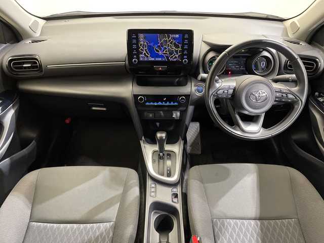 トヨタ ヤリスクロス ハイブリッド G 愛媛県 2020(令2)年 4.4万km ホワイトパールクリスタルシャイン 純正８型ナビ／衝突被害軽減ブレーキ／アダプティブクルーズコントロール／レーンアシスト／バックカメラ／フルセグ／Ｂｌｕｅｔｏｏｔｈ／ビルドインＥＴＣ／前後コーナーセンサー／前後ドライブレコーダー／禁煙