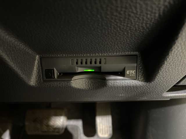 トヨタ ヤリスクロス ハイブリッド G 愛媛県 2020(令2)年 4.4万km ホワイトパールクリスタルシャイン 純正８型ナビ／衝突被害軽減ブレーキ／アダプティブクルーズコントロール／レーンアシスト／バックカメラ／フルセグ／Ｂｌｕｅｔｏｏｔｈ／ビルドインＥＴＣ／前後コーナーセンサー／前後ドライブレコーダー／禁煙