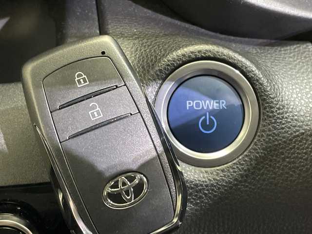 トヨタ ヤリスクロス ハイブリッド G 愛媛県 2020(令2)年 4.4万km ホワイトパールクリスタルシャイン 純正８型ナビ／衝突被害軽減ブレーキ／アダプティブクルーズコントロール／レーンアシスト／バックカメラ／フルセグ／Ｂｌｕｅｔｏｏｔｈ／ビルドインＥＴＣ／前後コーナーセンサー／前後ドライブレコーダー／禁煙