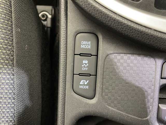 トヨタ ヤリスクロス ハイブリッド G 愛媛県 2020(令2)年 4.4万km ホワイトパールクリスタルシャイン 純正８型ナビ／衝突被害軽減ブレーキ／アダプティブクルーズコントロール／レーンアシスト／バックカメラ／フルセグ／Ｂｌｕｅｔｏｏｔｈ／ビルドインＥＴＣ／前後コーナーセンサー／前後ドライブレコーダー／禁煙