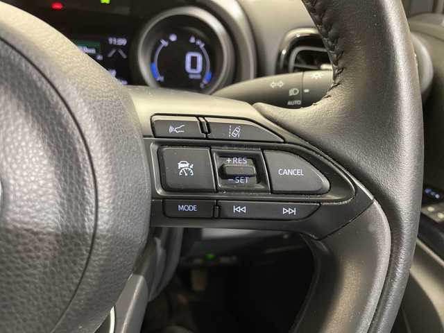 トヨタ ヤリスクロス ハイブリッド G 愛媛県 2020(令2)年 4.4万km ホワイトパールクリスタルシャイン 純正８型ナビ／衝突被害軽減ブレーキ／アダプティブクルーズコントロール／レーンアシスト／バックカメラ／フルセグ／Ｂｌｕｅｔｏｏｔｈ／ビルドインＥＴＣ／前後コーナーセンサー／前後ドライブレコーダー／禁煙