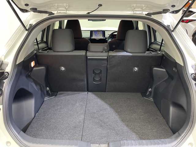 トヨタ ヤリスクロス ハイブリッド G 愛媛県 2020(令2)年 4.4万km ホワイトパールクリスタルシャイン 純正８型ナビ／衝突被害軽減ブレーキ／アダプティブクルーズコントロール／レーンアシスト／バックカメラ／フルセグ／Ｂｌｕｅｔｏｏｔｈ／ビルドインＥＴＣ／前後コーナーセンサー／前後ドライブレコーダー／禁煙