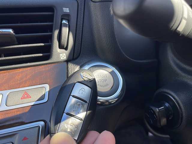 日産 フーガ 370GT タイプS 島根県 2012(平24)年 7.1万km ブリリアントシルバー メーカーナビゲーション/フルセグ BT CD DVD/クルーズコントロール/パドルシフト/バックカメラ/D/N席パワーシート/ビルトインETC/HIDヘッドライト/AUTOライト/フォグライト/ハーフレザーシート(合皮)/革巻きステアリング/ステアリングリモコン/ISOFIX/純正20インチアルミホイール