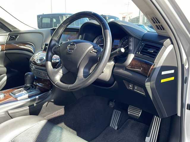 日産 フーガ 370GT タイプS 島根県 2012(平24)年 7.1万km ブリリアントシルバー メーカーナビゲーション/フルセグ BT CD DVD/クルーズコントロール/パドルシフト/バックカメラ/D/N席パワーシート/ビルトインETC/HIDヘッドライト/AUTOライト/フォグライト/ハーフレザーシート(合皮)/革巻きステアリング/ステアリングリモコン/ISOFIX/純正20インチアルミホイール