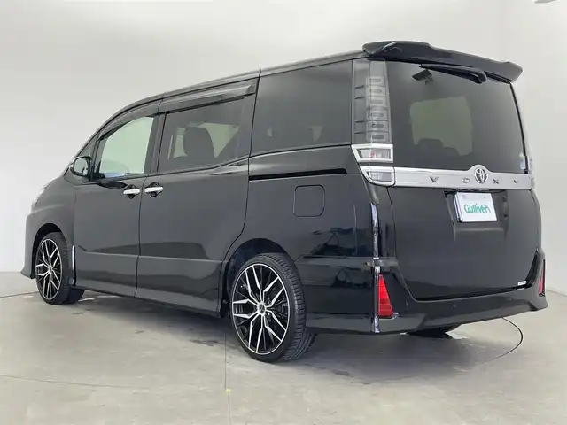 トヨタ ヴォクシー ZS 煌Ⅱ 富山県 2020(令2)年 3.8万km ブラック 純正ナビ【NSZT-W68T】/（AM/FM/CD/DVD/USB/SD/BT）/フルセグTV/バックカメラ/両側パワースライドドア/プリクラッシュセーフティ/クルーズコントロール/レーンディパーチャーアラート/オートマチックハイビーム/LEDヘッドライト/クリアランスソナー/社外１９インチAW/スマートキー×２/プッシュスタート/ドライブレコーダー前後/ビルトインETC/社外フロアマット/取扱説明書/保証書