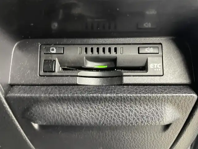 トヨタ ヴォクシー ZS 煌Ⅱ 富山県 2020(令2)年 3.8万km ブラック 純正ナビ【NSZT-W68T】/（AM/FM/CD/DVD/USB/SD/BT）/フルセグTV/バックカメラ/両側パワースライドドア/プリクラッシュセーフティ/クルーズコントロール/レーンディパーチャーアラート/オートマチックハイビーム/LEDヘッドライト/クリアランスソナー/社外１９インチAW/スマートキー×２/プッシュスタート/ドライブレコーダー前後/ビルトインETC/社外フロアマット/取扱説明書/保証書