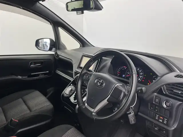 トヨタ ヴォクシー ZS 煌Ⅱ 富山県 2020(令2)年 3.8万km ブラック 純正ナビ【NSZT-W68T】/（AM/FM/CD/DVD/USB/SD/BT）/フルセグTV/バックカメラ/両側パワースライドドア/プリクラッシュセーフティ/クルーズコントロール/レーンディパーチャーアラート/オートマチックハイビーム/LEDヘッドライト/クリアランスソナー/社外１９インチAW/スマートキー×２/プッシュスタート/ドライブレコーダー前後/ビルトインETC/社外フロアマット/取扱説明書/保証書