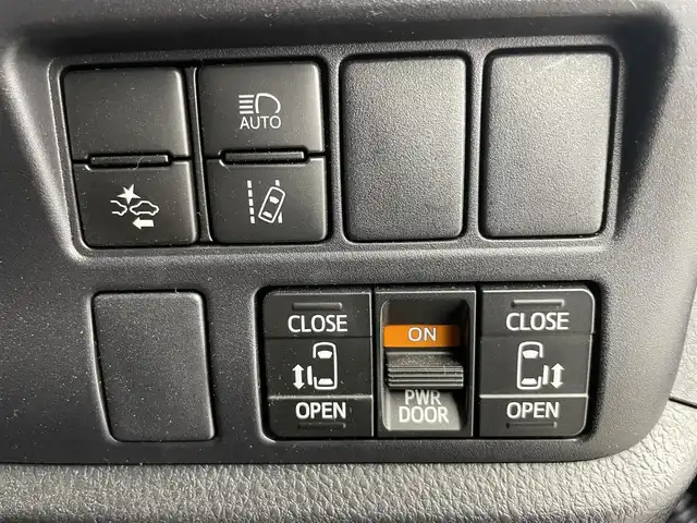 トヨタ ヴォクシー ZS 煌Ⅱ 富山県 2020(令2)年 3.8万km ブラック 純正ナビ【NSZT-W68T】/（AM/FM/CD/DVD/USB/SD/BT）/フルセグTV/バックカメラ/両側パワースライドドア/プリクラッシュセーフティ/クルーズコントロール/レーンディパーチャーアラート/オートマチックハイビーム/LEDヘッドライト/クリアランスソナー/社外１９インチAW/スマートキー×２/プッシュスタート/ドライブレコーダー前後/ビルトインETC/社外フロアマット/取扱説明書/保証書