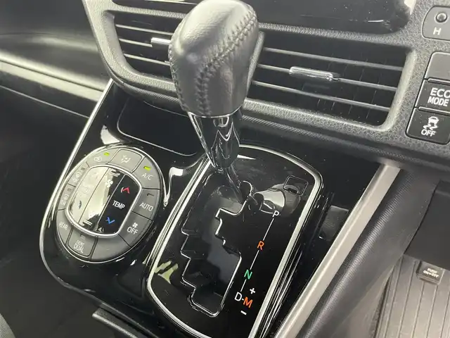 トヨタ ヴォクシー ZS 煌Ⅱ 富山県 2020(令2)年 3.8万km ブラック 純正ナビ【NSZT-W68T】/（AM/FM/CD/DVD/USB/SD/BT）/フルセグTV/バックカメラ/両側パワースライドドア/プリクラッシュセーフティ/クルーズコントロール/レーンディパーチャーアラート/オートマチックハイビーム/LEDヘッドライト/クリアランスソナー/社外１９インチAW/スマートキー×２/プッシュスタート/ドライブレコーダー前後/ビルトインETC/社外フロアマット/取扱説明書/保証書