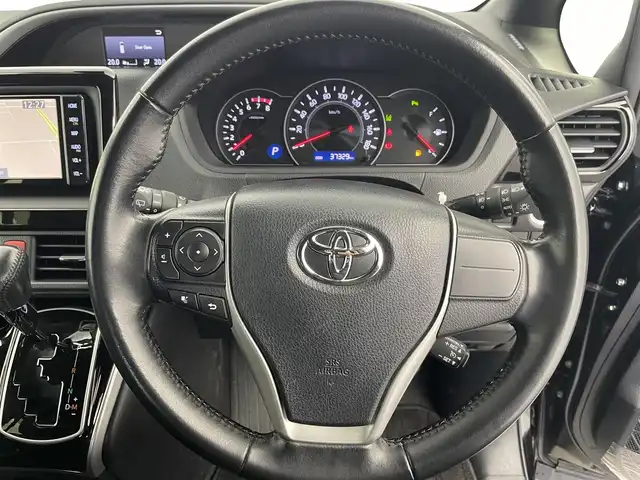 トヨタ ヴォクシー ZS 煌Ⅱ 富山県 2020(令2)年 3.8万km ブラック 純正ナビ【NSZT-W68T】/（AM/FM/CD/DVD/USB/SD/BT）/フルセグTV/バックカメラ/両側パワースライドドア/プリクラッシュセーフティ/クルーズコントロール/レーンディパーチャーアラート/オートマチックハイビーム/LEDヘッドライト/クリアランスソナー/社外１９インチAW/スマートキー×２/プッシュスタート/ドライブレコーダー前後/ビルトインETC/社外フロアマット/取扱説明書/保証書