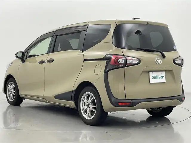 トヨタ シエンタ ファンベースG 熊本県 2021(令3)年 4.2万km ベージュ ワンオーナー　/禁煙車　/社外9インチナビ（ＣＤ・ＤＶＤ・フルセグ・ＢＴ・ＳＤ・ＵＳＢ）/全周囲カメラ　/純正後方ドライブレコーダー　/両側パワースライドドア　/前席シートヒーター　/ステアリングヒーター/プリクラッシュセーフティ/レーンディパーチャーアラート/横滑り防止/アイドリングストップ/パーキングサポート/純正フロアマット/社外１５インチAW/オートライト/オートマチックハイビーム/LEDヘッドライト/フォグライト/スマートキー/プッシュスタート/スペアキー1本/保証書/取扱説明書