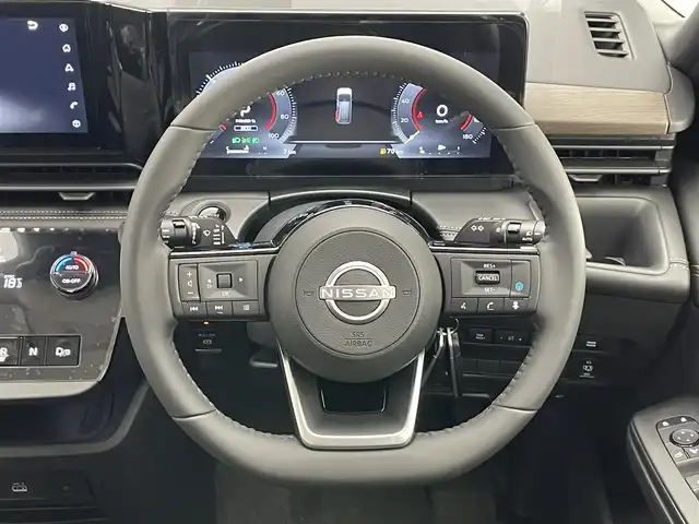 日産 セレナ e－パワー ハイウェイスター V 愛知県 2025(令7)年 0.1万km未満 パールⅡ 登録済未使用車　純正１２．３型ナビ　ＴＶ　ＨＤＭＩ　カープレイ　全方位カメラ　プロパイロット　デジタルインナーミラー　前後ドラレコ内蔵型　ワイヤレス充電　ＥＴＣ　ＢＳＭ　衝突軽減　追従クルコン　禁煙車/e-POWER　ハイウエイスターV　ヘッドランプ オートレベライザー+アダプティブLEDヘッドライトシステム+インテリジェント アラウンドビューモニター（移動物 検知機能付）+インテリジェント ルームミラー+アドバンスドドライブアシストディスプレイ（12.3インチカラーディスプレイ）+統合型インターフェースディスプレイ+ワイヤレス充電器+6スピーカー+NissanConnectナビゲーションシステム（地デジ内蔵）+車載通信ユニット（TCU［Telematics Control Unit］）+ETC2.0ユニット（ビルトインタイプ）+ドライブレコーダー（前後セット）+プロパイロット（ナビリンク機能付）+プロパイロット緊急停止支援システム（SOSコール機能付）+SOSコール（488/400円）