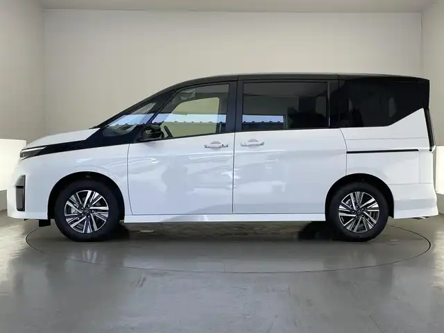 日産 セレナ e－パワー ハイウェイスター V 愛知県 2025(令7)年 0.1万km未満 パールⅡ 登録済未使用車　純正１２．３型ナビ　ＴＶ　ＨＤＭＩ　カープレイ　全方位カメラ　プロパイロット　デジタルインナーミラー　前後ドラレコ内蔵型　ワイヤレス充電　ＥＴＣ　ＢＳＭ　衝突軽減　追従クルコン　禁煙車/e-POWER　ハイウエイスターV　ヘッドランプ オートレベライザー+アダプティブLEDヘッドライトシステム+インテリジェント アラウンドビューモニター（移動物 検知機能付）+インテリジェント ルームミラー+アドバンスドドライブアシストディスプレイ（12.3インチカラーディスプレイ）+統合型インターフェースディスプレイ+ワイヤレス充電器+6スピーカー+NissanConnectナビゲーションシステム（地デジ内蔵）+車載通信ユニット（TCU［Telematics Control Unit］）+ETC2.0ユニット（ビルトインタイプ）+ドライブレコーダー（前後セット）+プロパイロット（ナビリンク機能付）+プロパイロット緊急停止支援システム（SOSコール機能付）+SOSコール（488/400円）