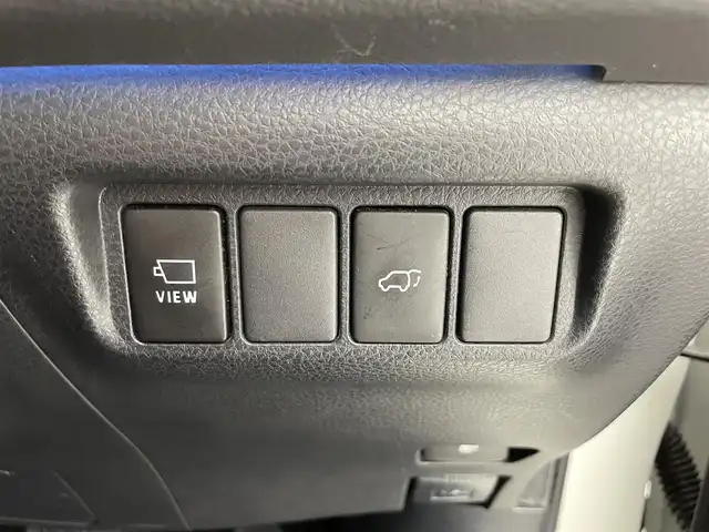 トヨタ ハリアー プレミアム アドバンスドP 滋賀県 2016(平28)年 9.5万km ホワイトパールクリスタルシャイン 禁煙車/サンルーフ/純正9型ナビ/（CD/DVD/フルセグTV/BT/SD/AUX/USB/FM/AM）/トヨタセーフティセンス/・プリクラッシュセーフティ/・レーンディパーチャーアラート/・レーダークルーズコントロール/・オートマチックハイビーム/JBLサウンド/バック/サイドカメラ/ビルトインETC/パワーバックドア/ハーフレザーシート/ウッドコンビステアリング/D席パワーシート/デュアルエアコン/社外フロアマット/純正18インチAW