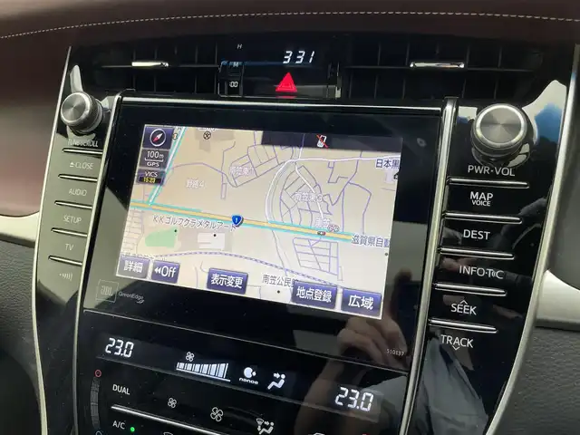 トヨタ ハリアー プレミアム アドバンスドP 滋賀県 2016(平28)年 9.5万km ホワイトパールクリスタルシャイン 禁煙車/サンルーフ/純正9型ナビ/（CD/DVD/フルセグTV/BT/SD/AUX/USB/FM/AM）/トヨタセーフティセンス/・プリクラッシュセーフティ/・レーンディパーチャーアラート/・レーダークルーズコントロール/・オートマチックハイビーム/JBLサウンド/バック/サイドカメラ/ビルトインETC/パワーバックドア/ハーフレザーシート/ウッドコンビステアリング/D席パワーシート/デュアルエアコン/社外フロアマット/純正18インチAW