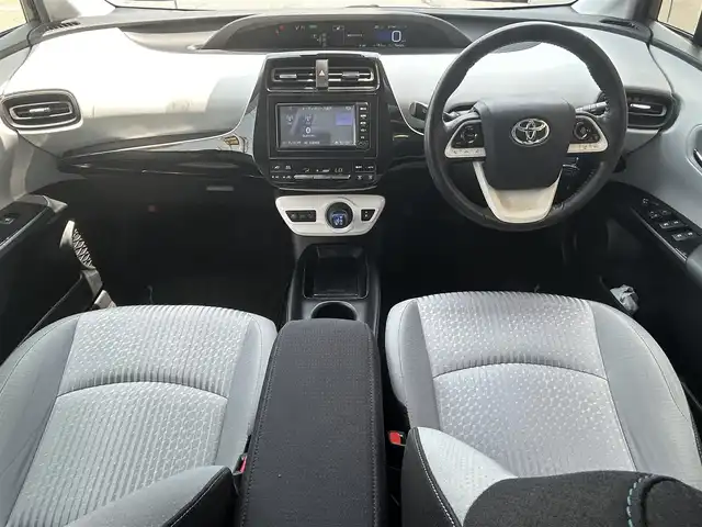 トヨタ プリウス S 福島県 2016(平28)年 7.7万km グレーメタリック ワンオーナー/トヨタセーフティセンス/純正SDナビ/　【フルセグ/CD/DVD/BT/AUX/SD】/バックカメラ/ステアリングリモコン/レーダークルーズコントロール/ビルトインETC/純正ドアバイザー/純正フロアマット/LEDヘッドライト（AUTO機能付き）/　・フォグランプ/オートマチックハイビーム/横滑り防止機能/レーンキープアシスト/アイドリングストップ