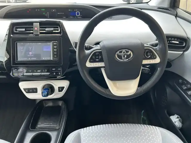 トヨタ プリウス S 福島県 2016(平28)年 7.7万km グレーメタリック ワンオーナー/トヨタセーフティセンス/純正SDナビ/　【フルセグ/CD/DVD/BT/AUX/SD】/バックカメラ/ステアリングリモコン/レーダークルーズコントロール/ビルトインETC/純正ドアバイザー/純正フロアマット/LEDヘッドライト（AUTO機能付き）/　・フォグランプ/オートマチックハイビーム/横滑り防止機能/レーンキープアシスト/アイドリングストップ