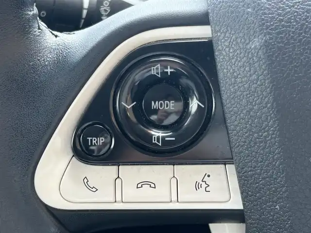 トヨタ プリウス S 福島県 2016(平28)年 7.7万km グレーメタリック ワンオーナー/トヨタセーフティセンス/純正SDナビ/　【フルセグ/CD/DVD/BT/AUX/SD】/バックカメラ/ステアリングリモコン/レーダークルーズコントロール/ビルトインETC/純正ドアバイザー/純正フロアマット/LEDヘッドライト（AUTO機能付き）/　・フォグランプ/オートマチックハイビーム/横滑り防止機能/レーンキープアシスト/アイドリングストップ