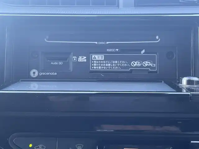 トヨタ アクア G 愛媛県 2017(平29)年 7.6万km ライムホワイトパールクリスタルシャイン 純正メモリナビ/CD/DVD/BT/MSV/iPod/DTV/バックカメラ/ビルトインETC/前後録画ドライブレコーダー/LEDヘッドライト/オートライト/オートマチックハイビーム/プリクラッシュセーフティ/レーンキープアシストシステム/クルーズコントロール/純正フロアマット/純正ホイールキャップ/プッシュスタート/スマートキー/スペアキー１本
