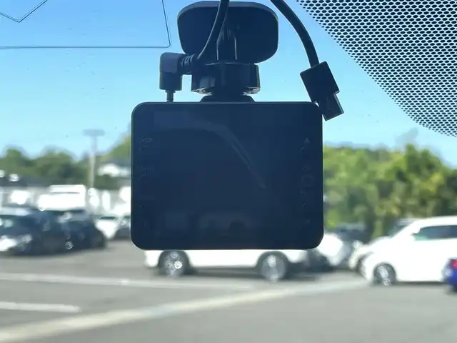 トヨタ アクア G 愛媛県 2017(平29)年 7.6万km ライムホワイトパールクリスタルシャイン 純正メモリナビ/CD/DVD/BT/MSV/iPod/DTV/バックカメラ/ビルトインETC/前後録画ドライブレコーダー/LEDヘッドライト/オートライト/オートマチックハイビーム/プリクラッシュセーフティ/レーンキープアシストシステム/クルーズコントロール/純正フロアマット/純正ホイールキャップ/プッシュスタート/スマートキー/スペアキー１本
