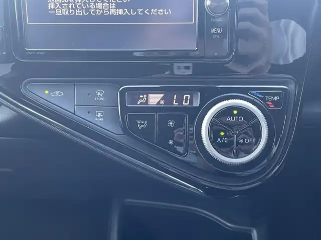 トヨタ アクア G 愛媛県 2017(平29)年 7.6万km ライムホワイトパールクリスタルシャイン 純正メモリナビ/CD/DVD/BT/MSV/iPod/DTV/バックカメラ/ビルトインETC/前後録画ドライブレコーダー/LEDヘッドライト/オートライト/オートマチックハイビーム/プリクラッシュセーフティ/レーンキープアシストシステム/クルーズコントロール/純正フロアマット/純正ホイールキャップ/プッシュスタート/スマートキー/スペアキー１本