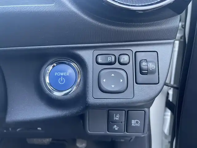 トヨタ アクア G 愛媛県 2017(平29)年 7.6万km ライムホワイトパールクリスタルシャイン 純正メモリナビ/CD/DVD/BT/MSV/iPod/DTV/バックカメラ/ビルトインETC/前後録画ドライブレコーダー/LEDヘッドライト/オートライト/オートマチックハイビーム/プリクラッシュセーフティ/レーンキープアシストシステム/クルーズコントロール/純正フロアマット/純正ホイールキャップ/プッシュスタート/スマートキー/スペアキー１本