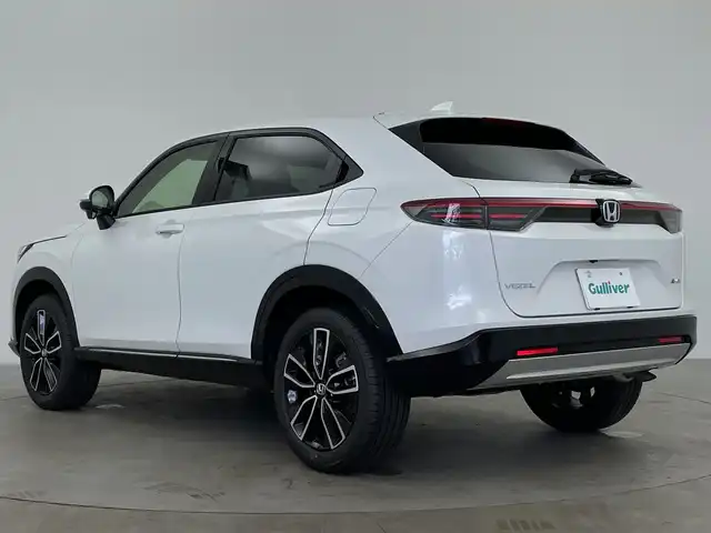 ホンダ ヴェゼル ハイブリッド e:HEV Z 鹿児島県 2025(令7)年 0.1千km パール 登録済未使用車/HondaSENSING/・衝突軽減ブレーキ/・誤発信抑制機能/・車線維持支援システム/・先行車発進お知らせ機能/・路外逸脱抑制機能/・トラフィックジャムアシスト/・渋滞追従機能付きアダプティブクルーズコントロール/・ブラインドスポットインフォメーション/純正ディスプレイオーディオ/(BT/Applecarplay/Androidauto/AM/FM/フルセグTV)/パドルシフト/純正ビルトインETC2.0/チップアップシート/ハーフレザーシート/前席シートヒーター/パワーバックドア/純正18インチアルミホイール/前後コーナーセンサー/オートマチックハイビーム/純正LEDヘッドライト
