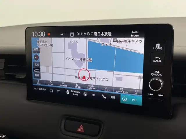 ホンダ ヴェゼル ハイブリッド e:HEV Z 鹿児島県 2025(令7)年 0.1千km パール 登録済未使用車/HondaSENSING/・衝突軽減ブレーキ/・誤発信抑制機能/・車線維持支援システム/・先行車発進お知らせ機能/・路外逸脱抑制機能/・トラフィックジャムアシスト/・渋滞追従機能付きアダプティブクルーズコントロール/・ブラインドスポットインフォメーション/純正ディスプレイオーディオ/(BT/Applecarplay/Androidauto/AM/FM/フルセグTV)/パドルシフト/純正ビルトインETC2.0/チップアップシート/ハーフレザーシート/前席シートヒーター/パワーバックドア/純正18インチアルミホイール/前後コーナーセンサー/オートマチックハイビーム/純正LEDヘッドライト